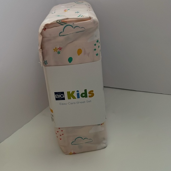 The Big One Kids, Easy Care Aaliyah Rainbow Full Sheet Set. Wrinkle resistant - Picture 15 of 17